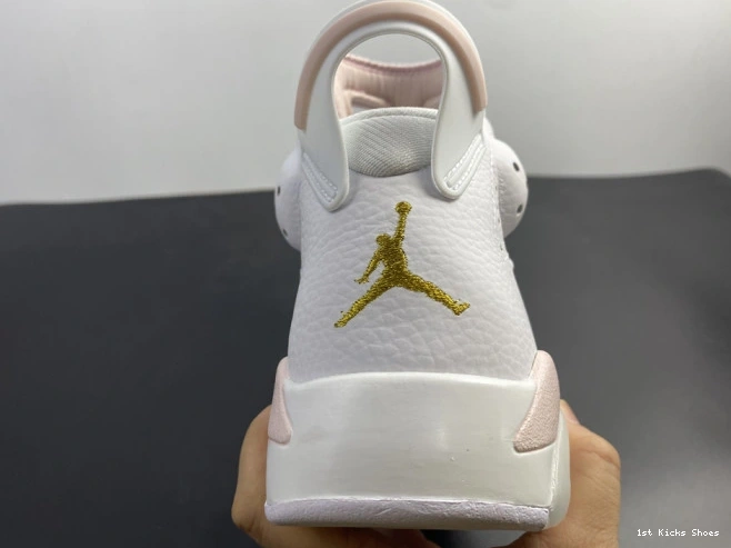 1st Kicks Jordan Gold (W) 6 Retro DH9696-100 Hoops Air 0801
